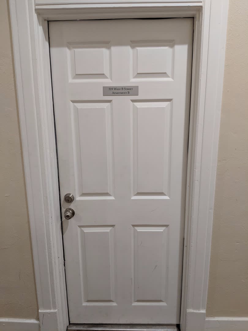 One Bedroom Loft Apartment Available in Historic Downtown Russellville-ALL UTILITIES PAID – photo 1 of 5