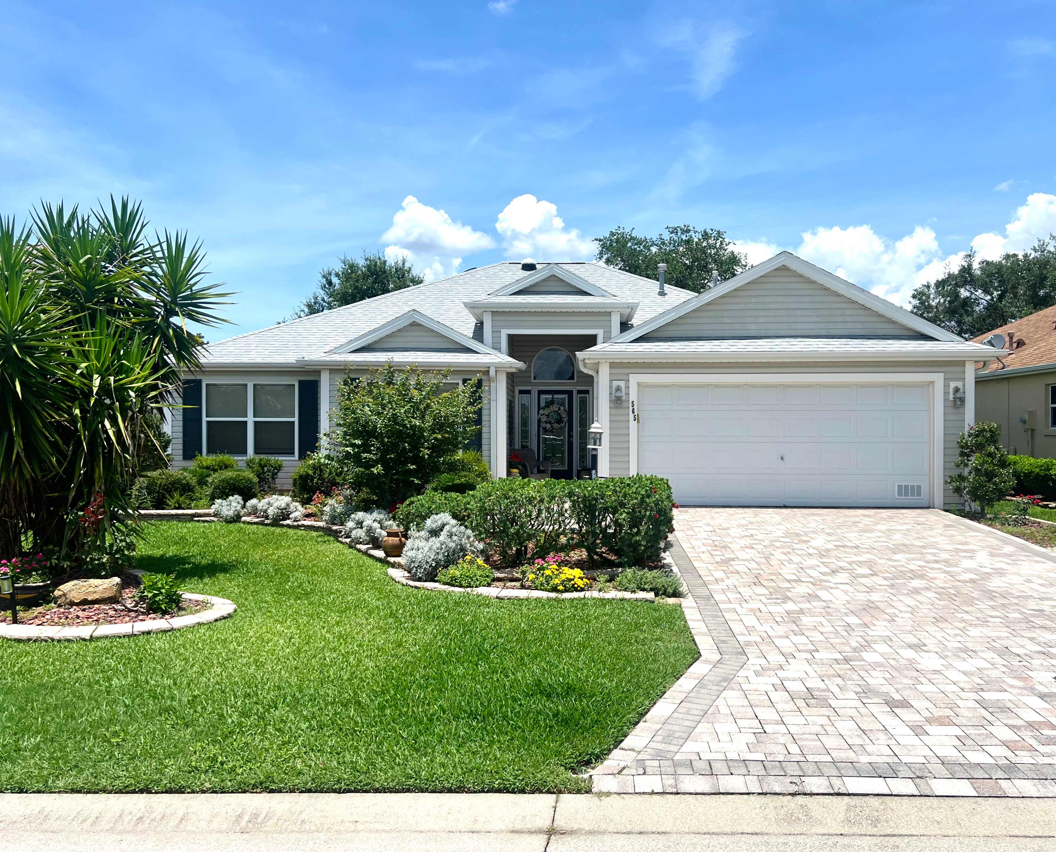 565 Brighton Dr – photo 1
