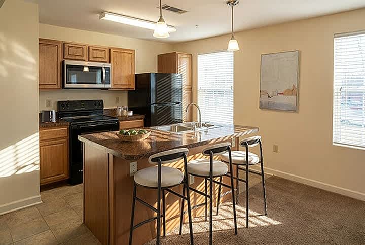 Diamond Pointe Apartments – photo 1