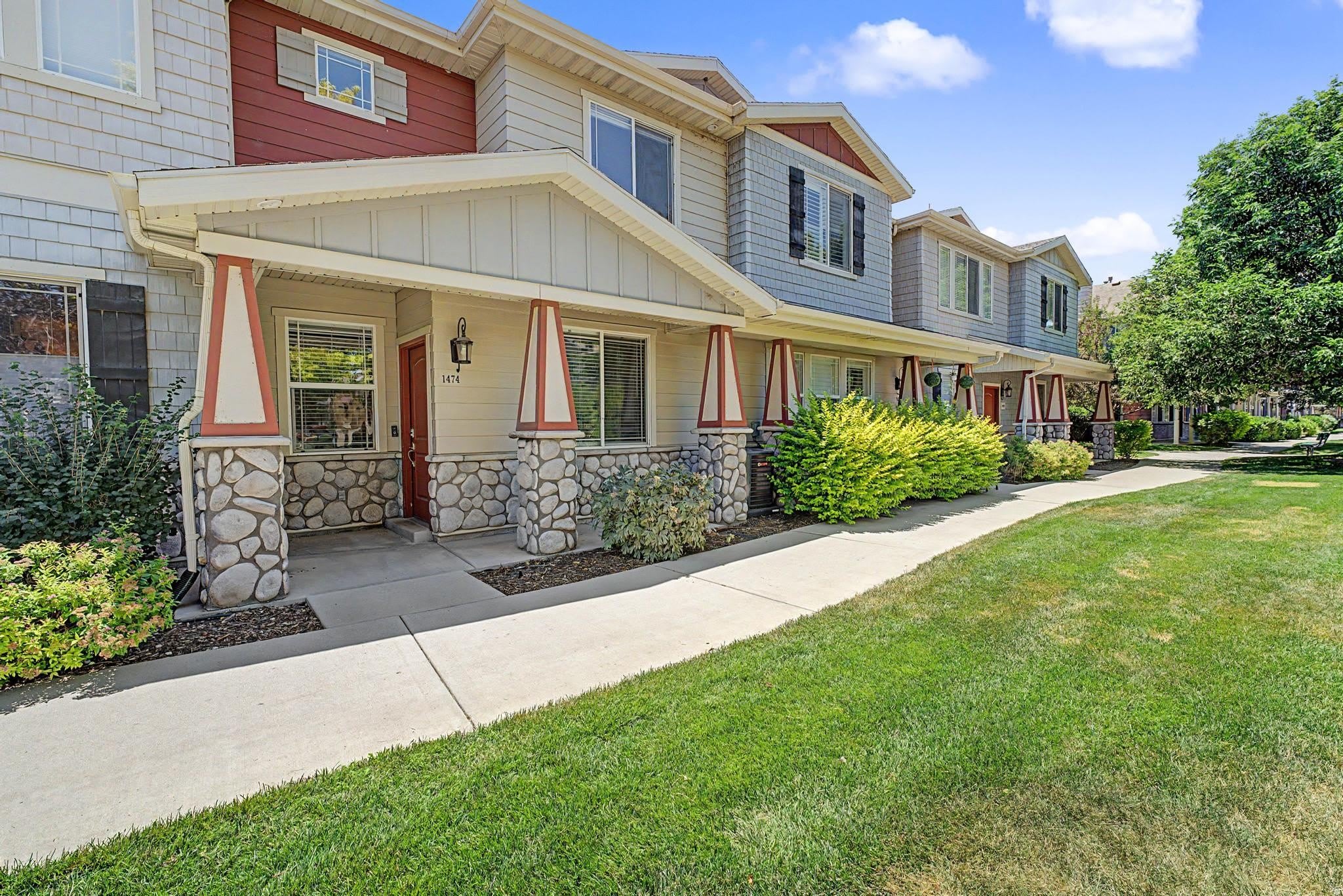 1474 W 10 S – photo 1 of 26