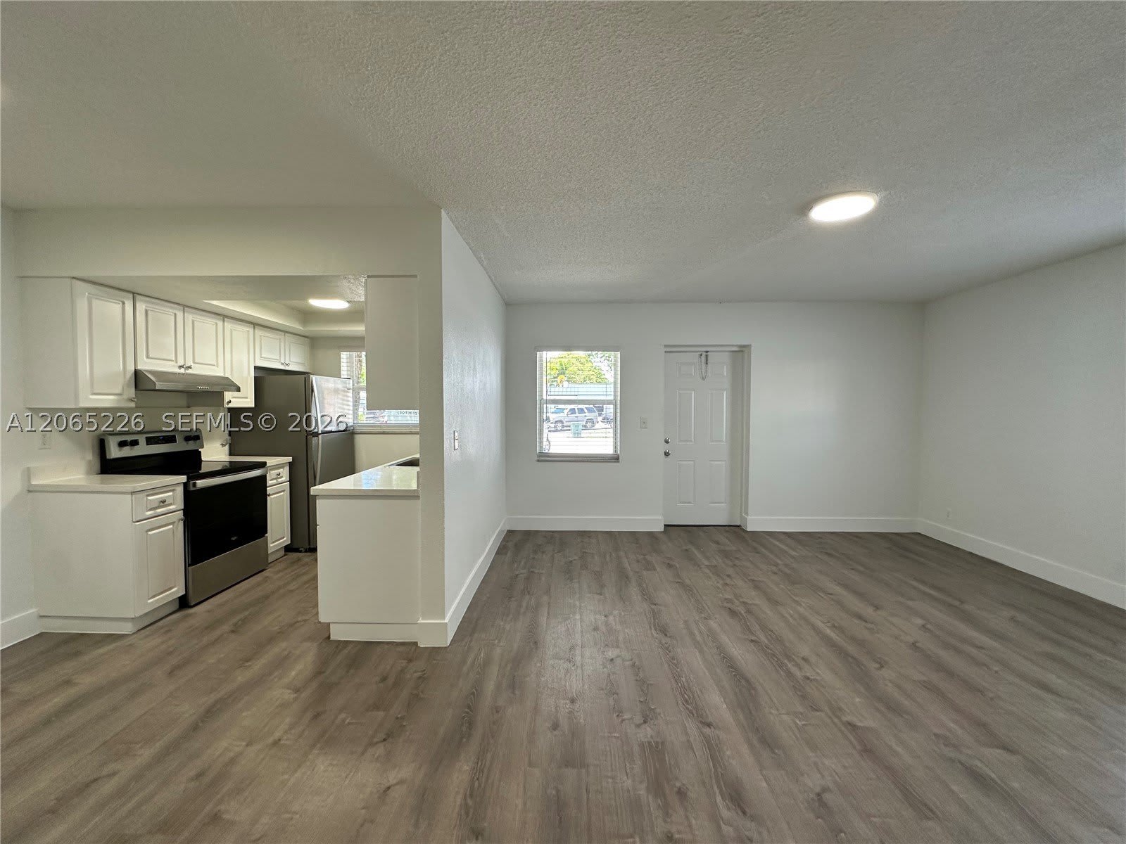 3660 NE 11th Ave – photo 1