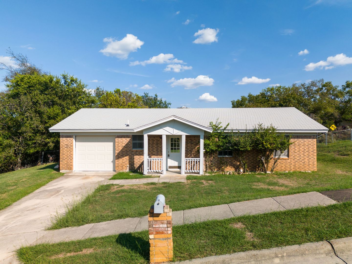 1405 Hillside Street – photo 1