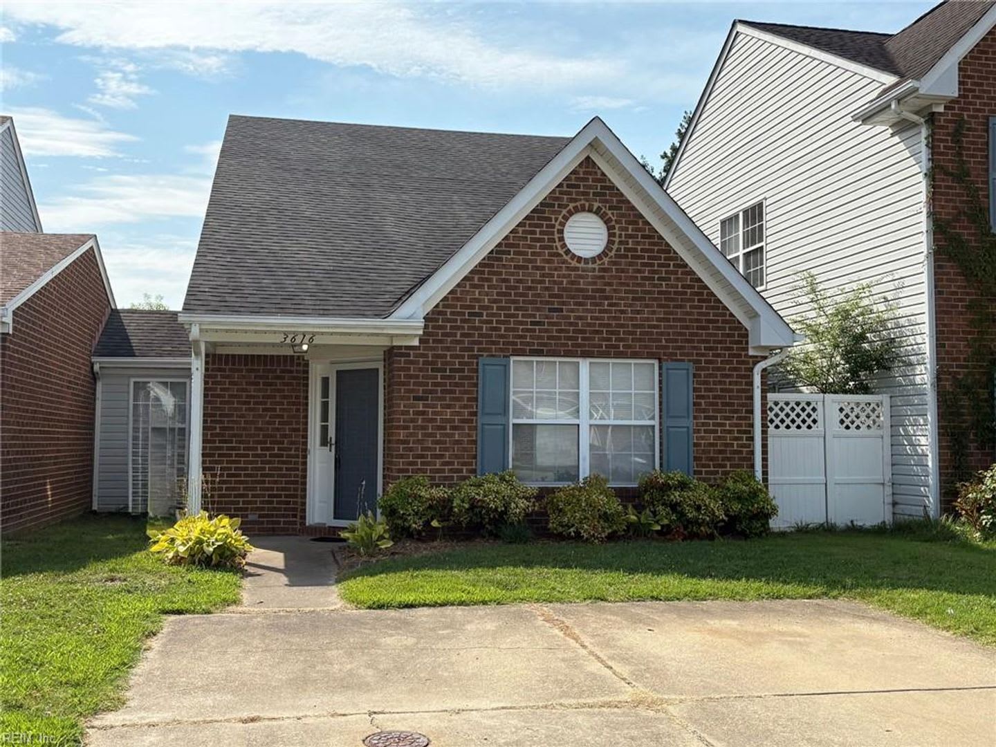 3 BR 2.5 BA Townhouse – photo 1