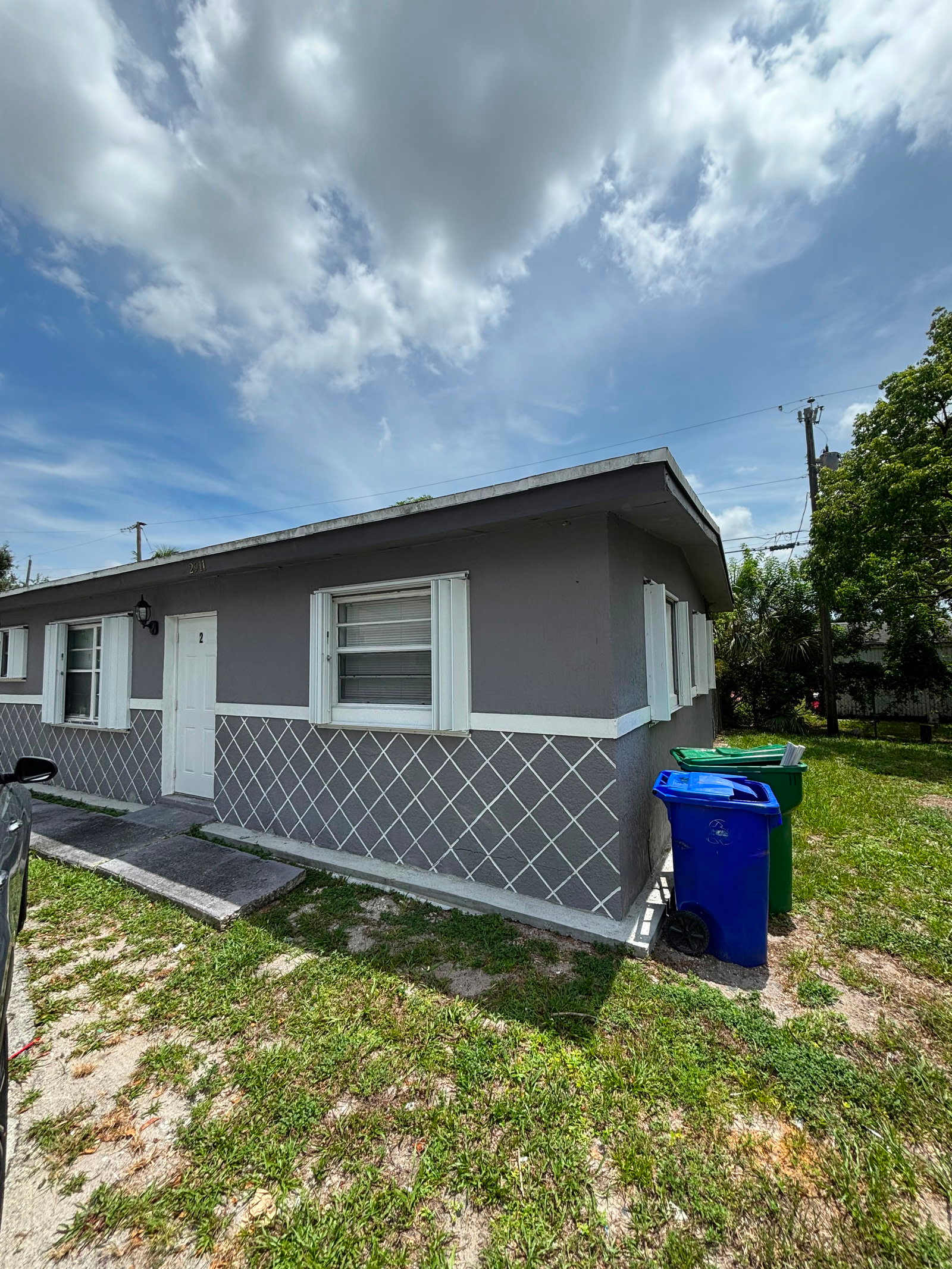 2911 Northwest 11th Place – photo 1 of 13