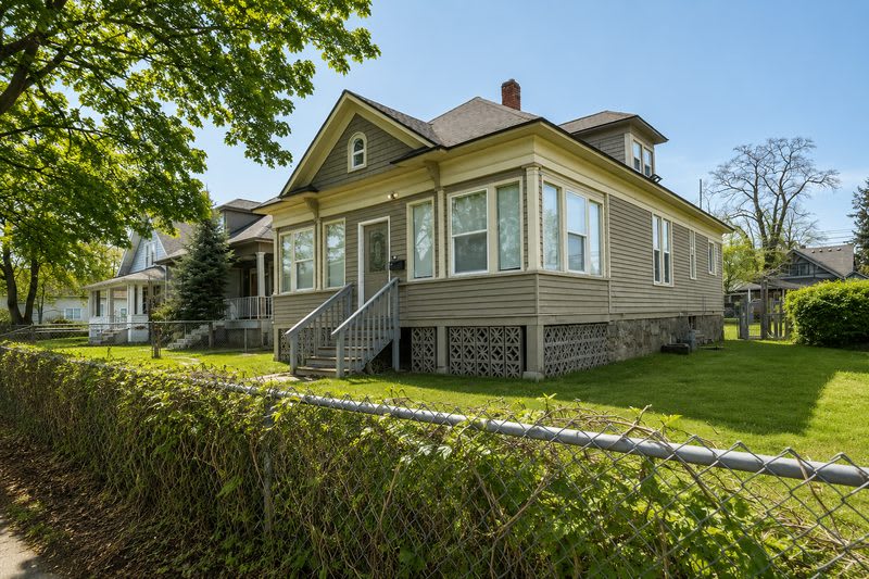 1011 East Augusta Avenue – photo 1
