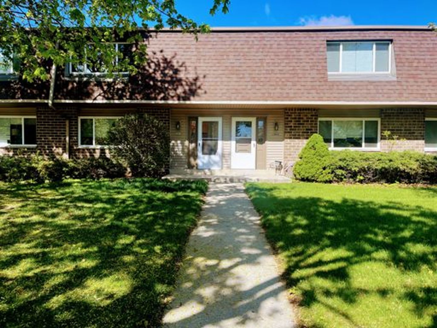 3 Bedroom 2 1/2 Bath Townhome – photo 1 of 10