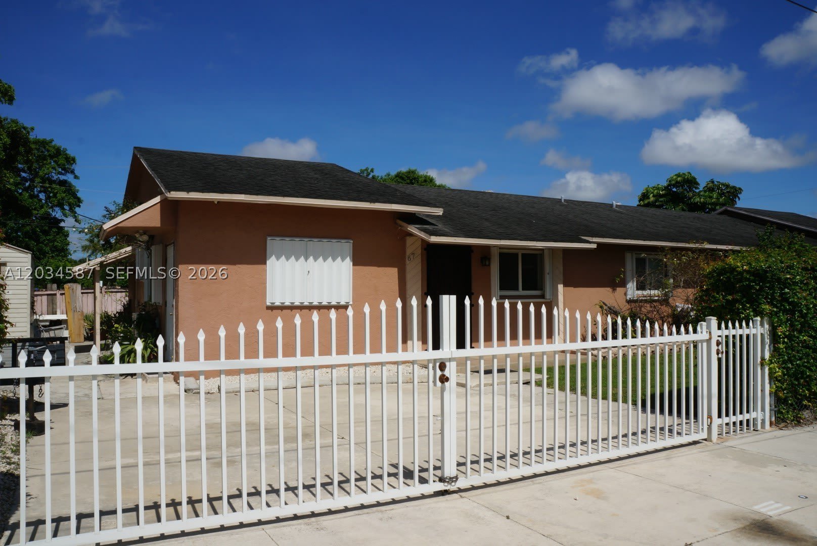 67 NE 13th St – photo 1