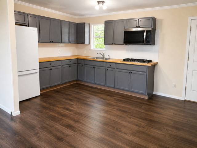2413 Mcfarland St – photo 1 of 10