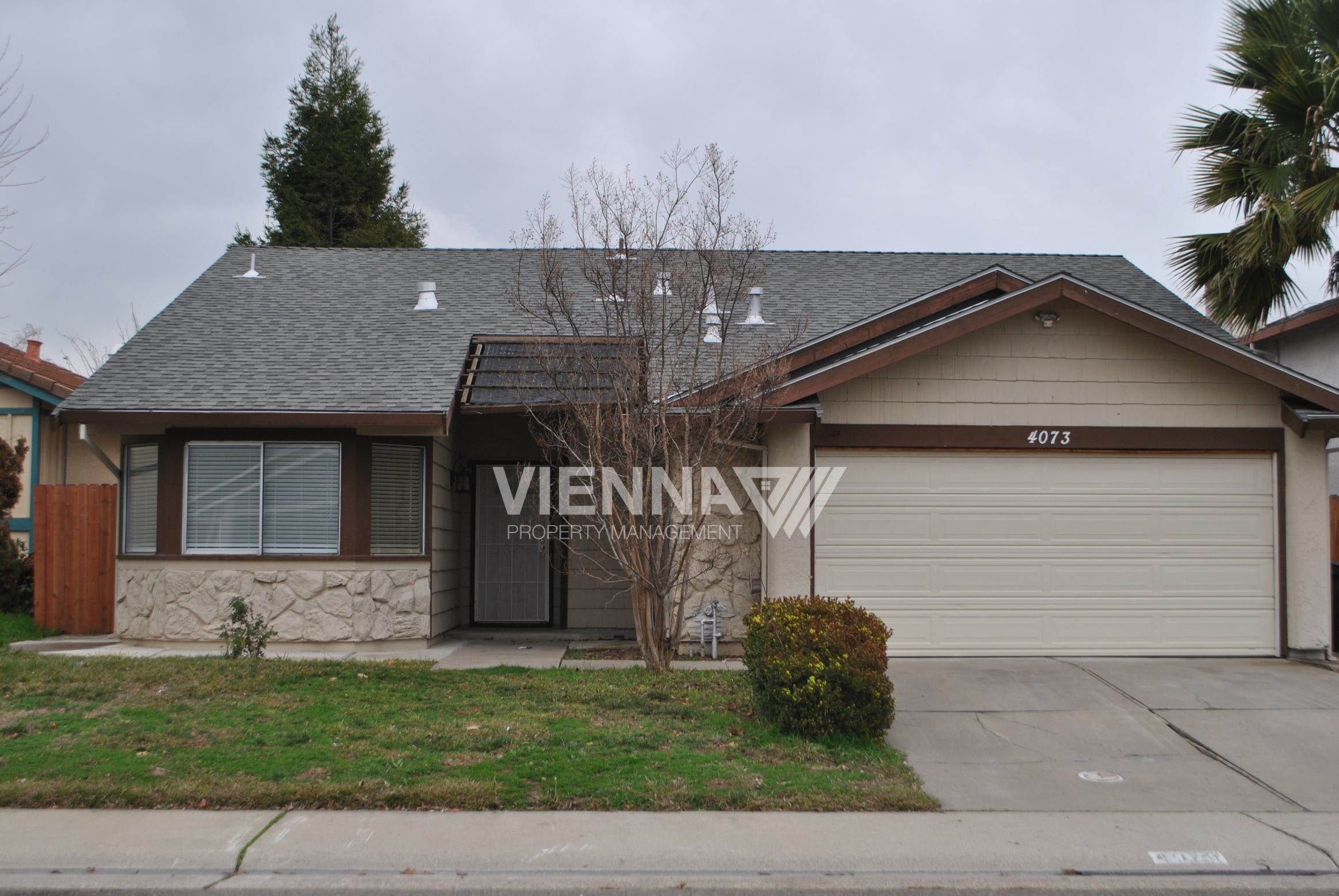4073 N Country Dr – photo 1 of 33