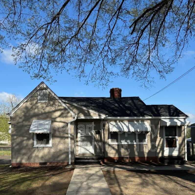 221 Hutchinson Street – photo 1