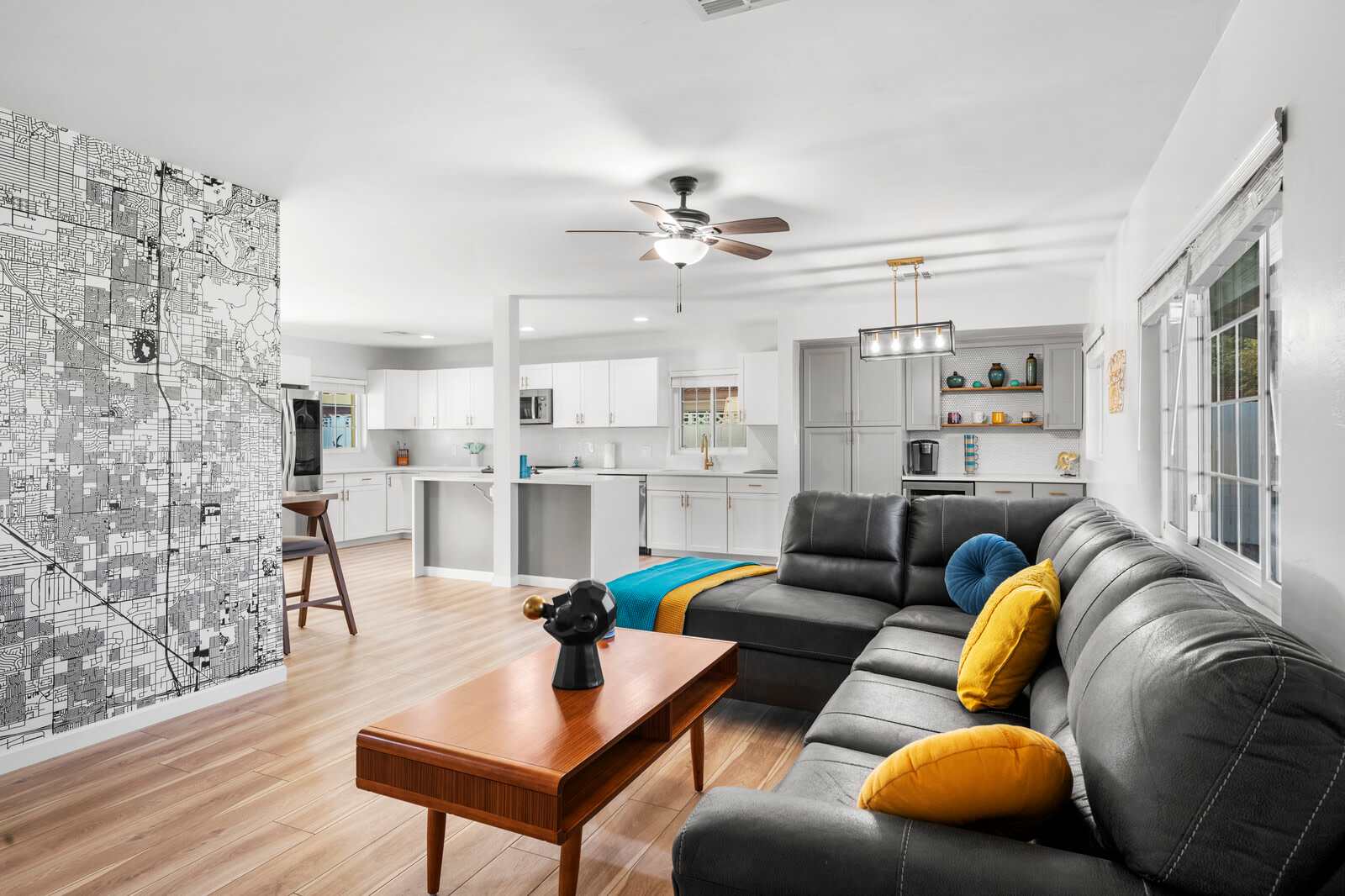2207 North 28th Place – photo 1