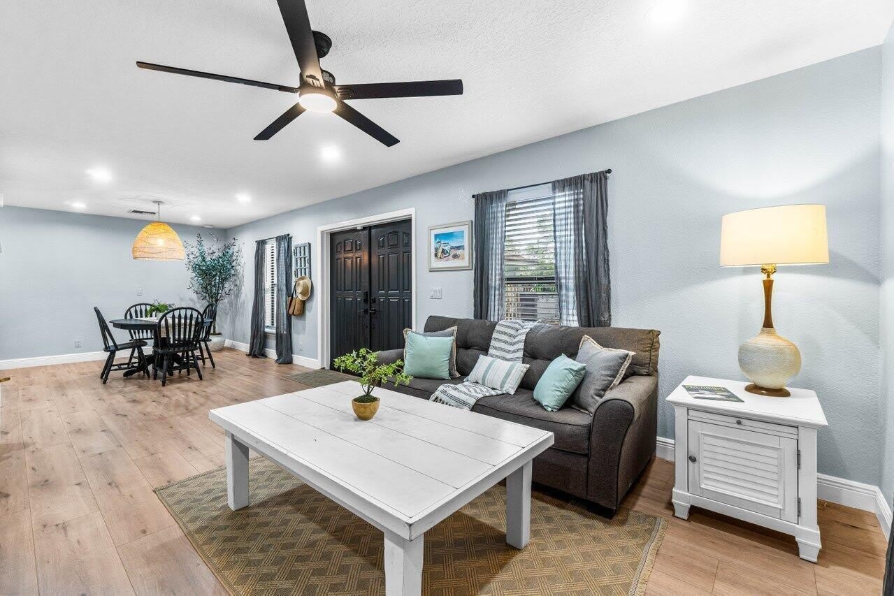 3303 Custer Avenue – photo 1