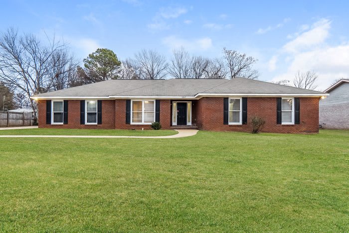 10415 Shadowview Road – photo 1 of 14