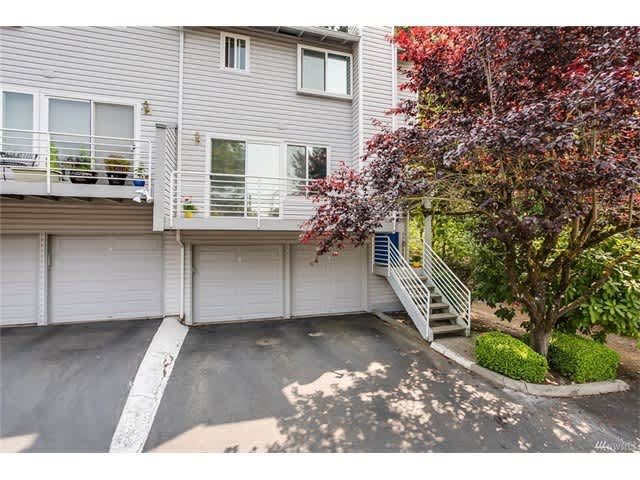 Beautiful 2 Bed 1.5 Bath in Sought After Woodridge, Bellevue. – photo 1