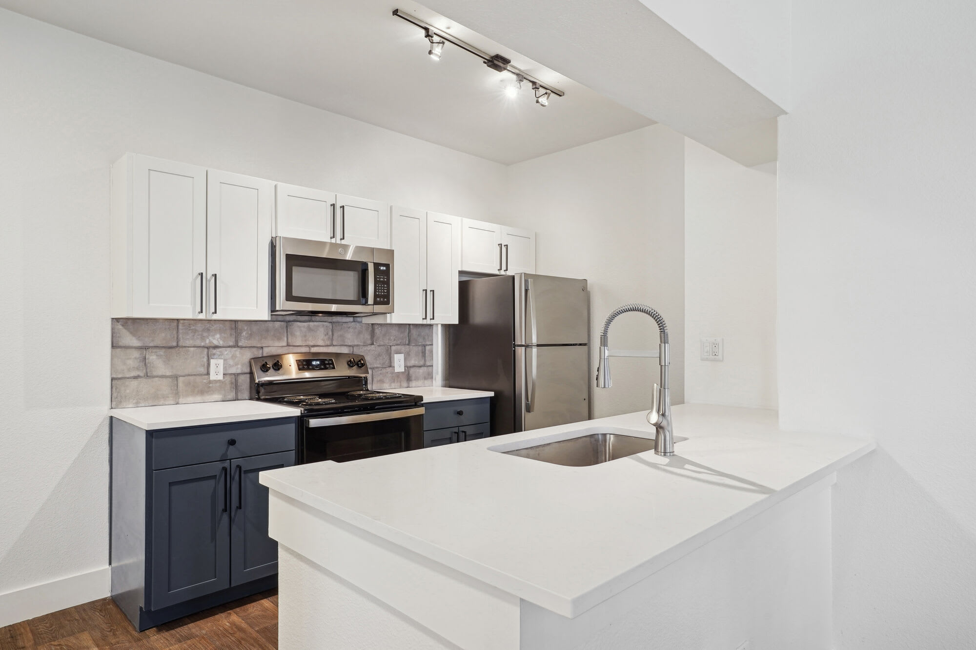 Mission Eagle Pointe – photo 1 of 40