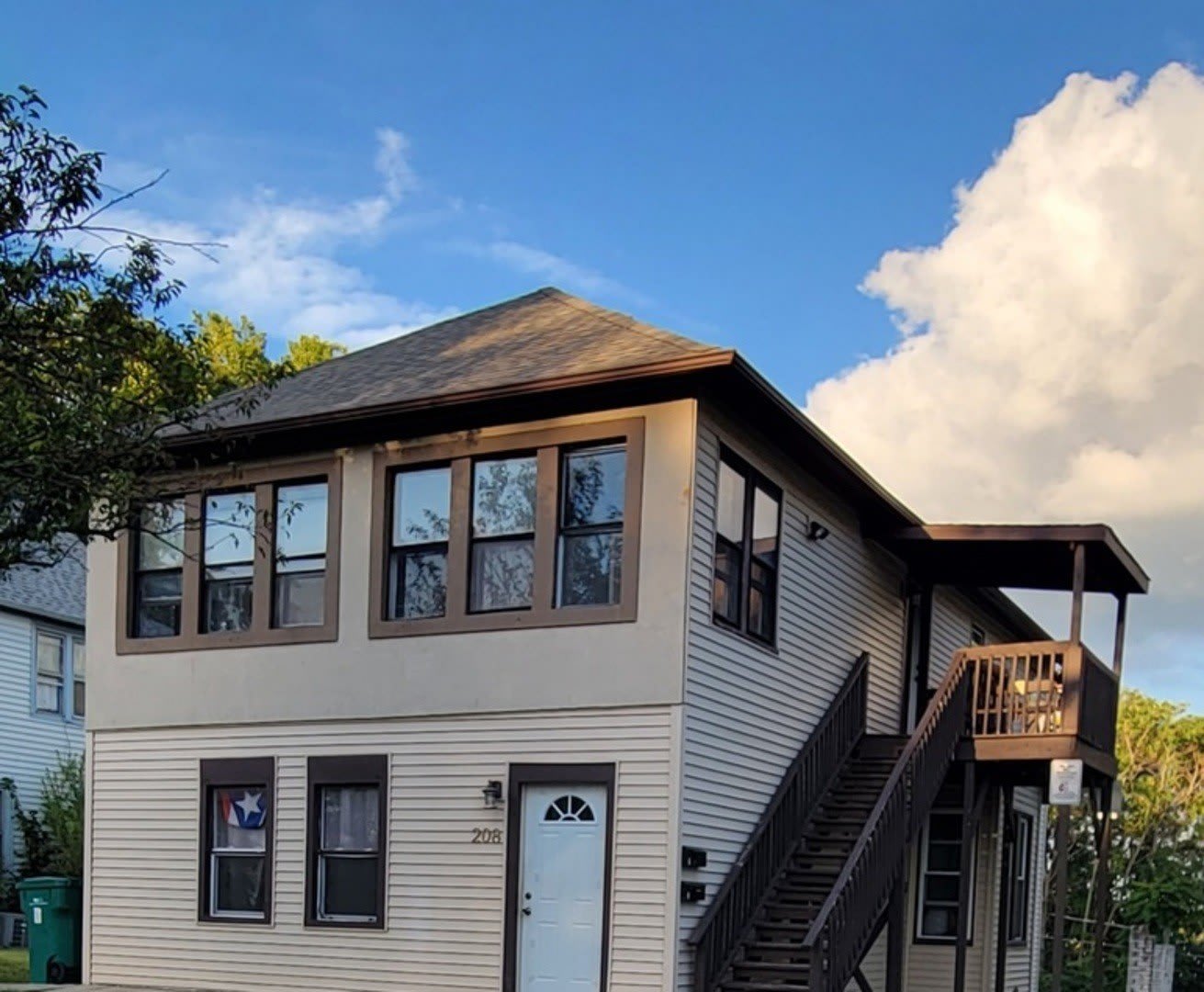 208 Illinois Street – photo 1 of 10