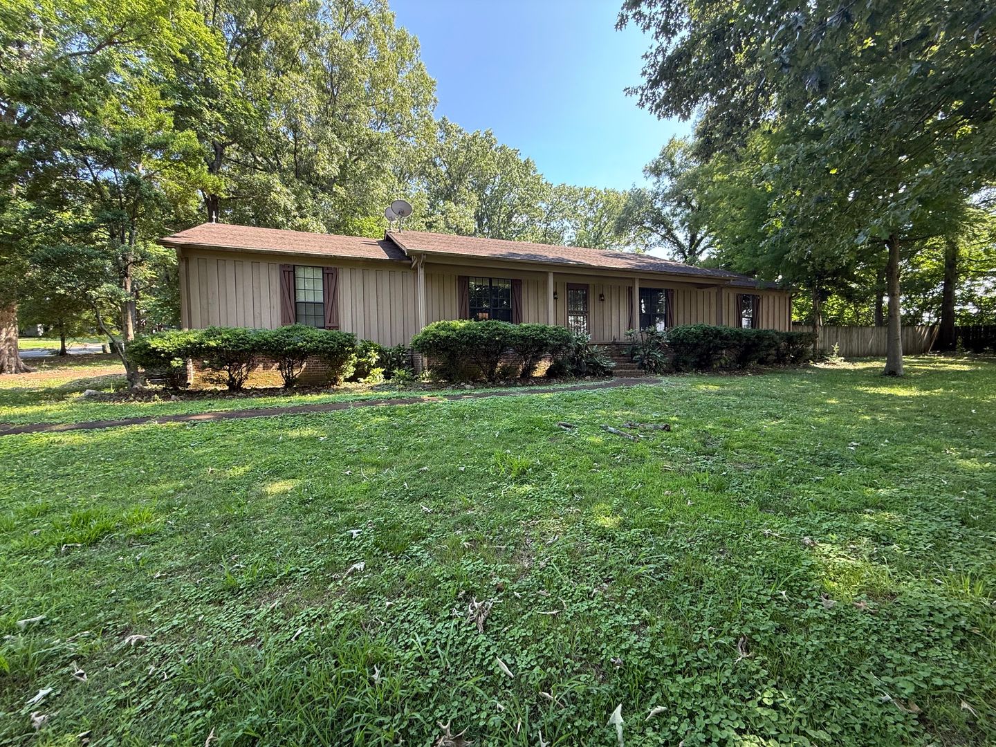 102 Hickory Hill Dr – photo 1 of 16