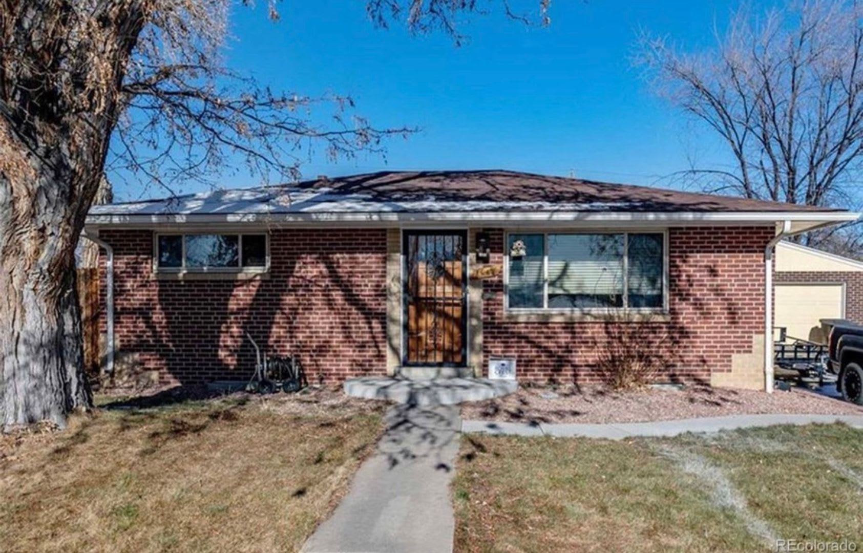 Spacious 3 Bedroom Home With Bonus Room 2 Car Garage Beautiful Fenced Backyard – photo 1