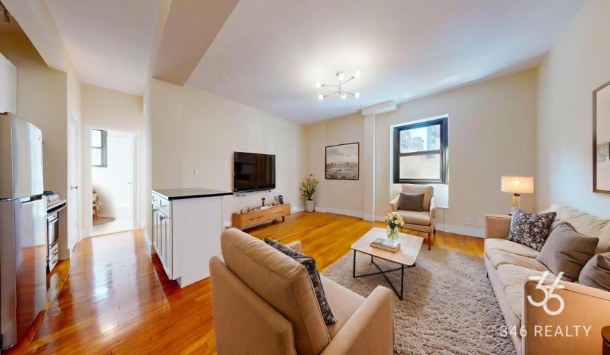 1125 Lexington Ave – photo 1