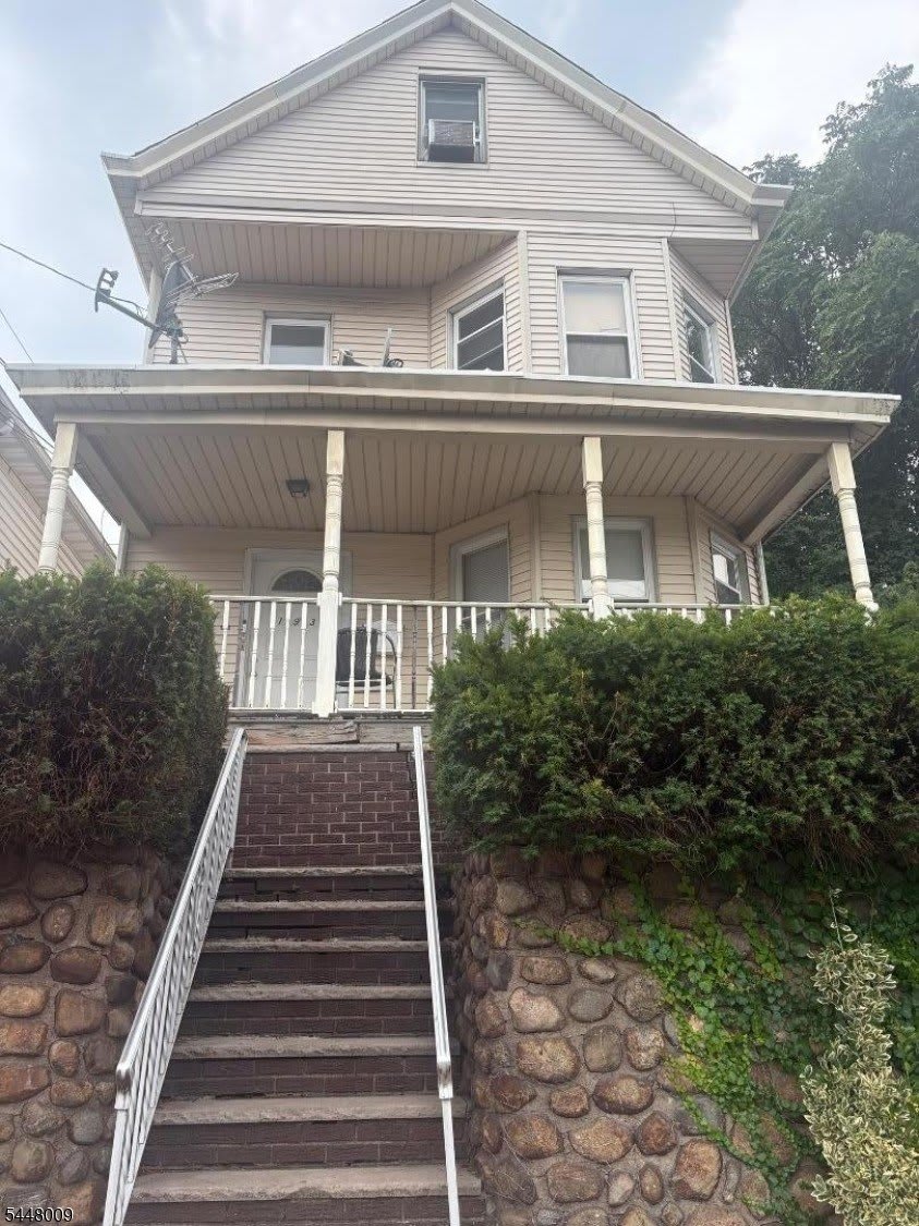 193 Union Blvd – photo 1 of 2
