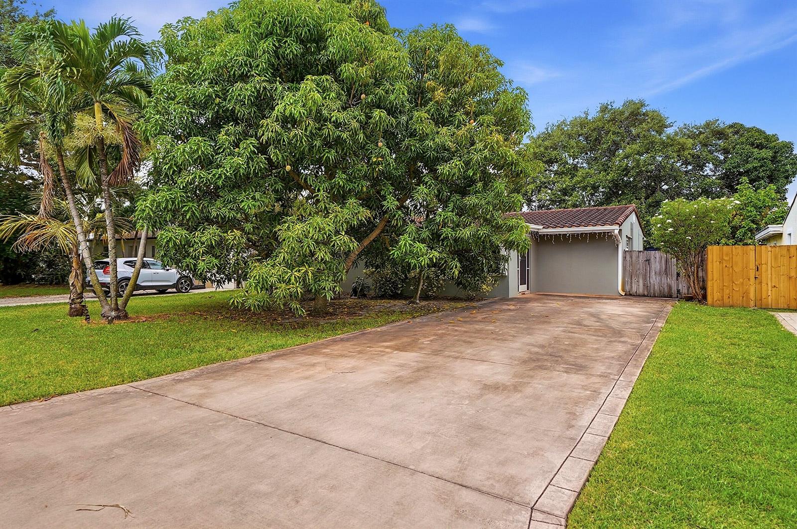 1208 North 31St Avenue – photo 1