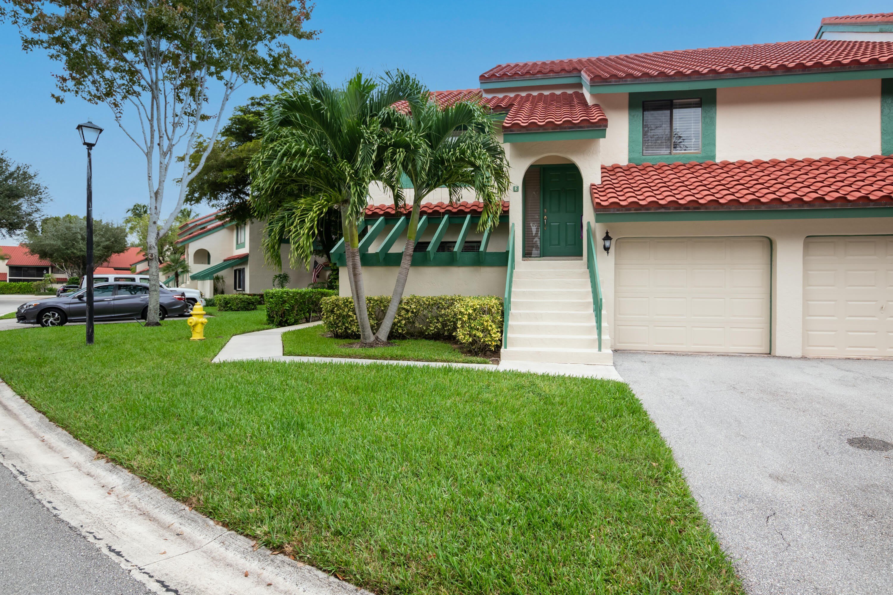 3 Lexington Lane E – photo 1