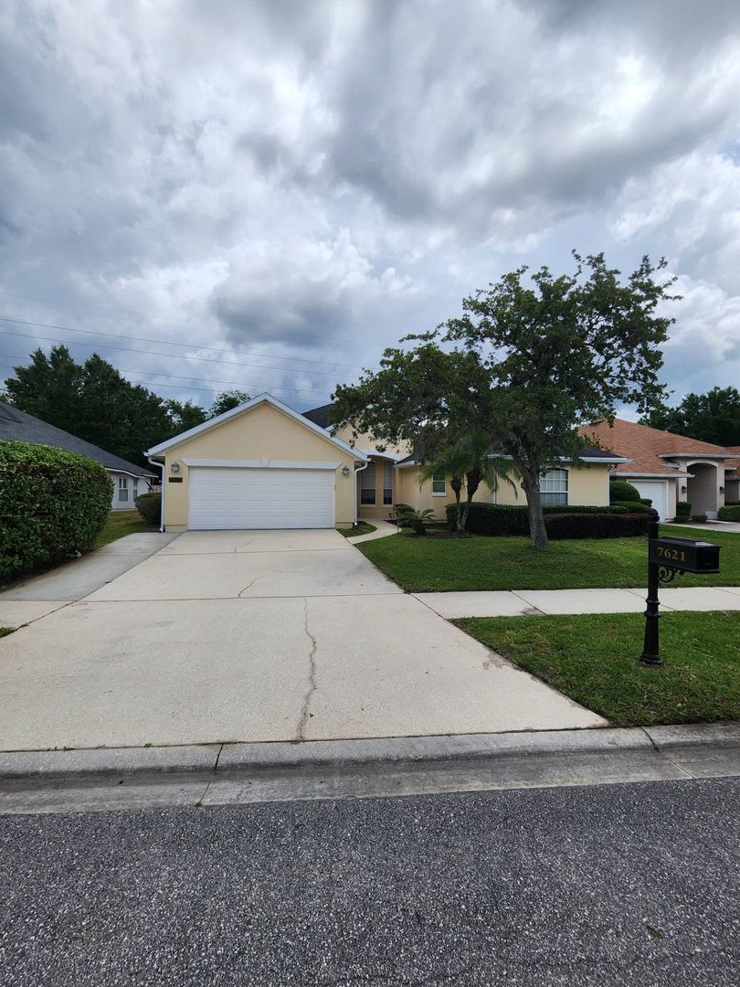 ***TWO WEEKS FREE*** Spacious 3 bed 2 bath Home for rent! – photo 1