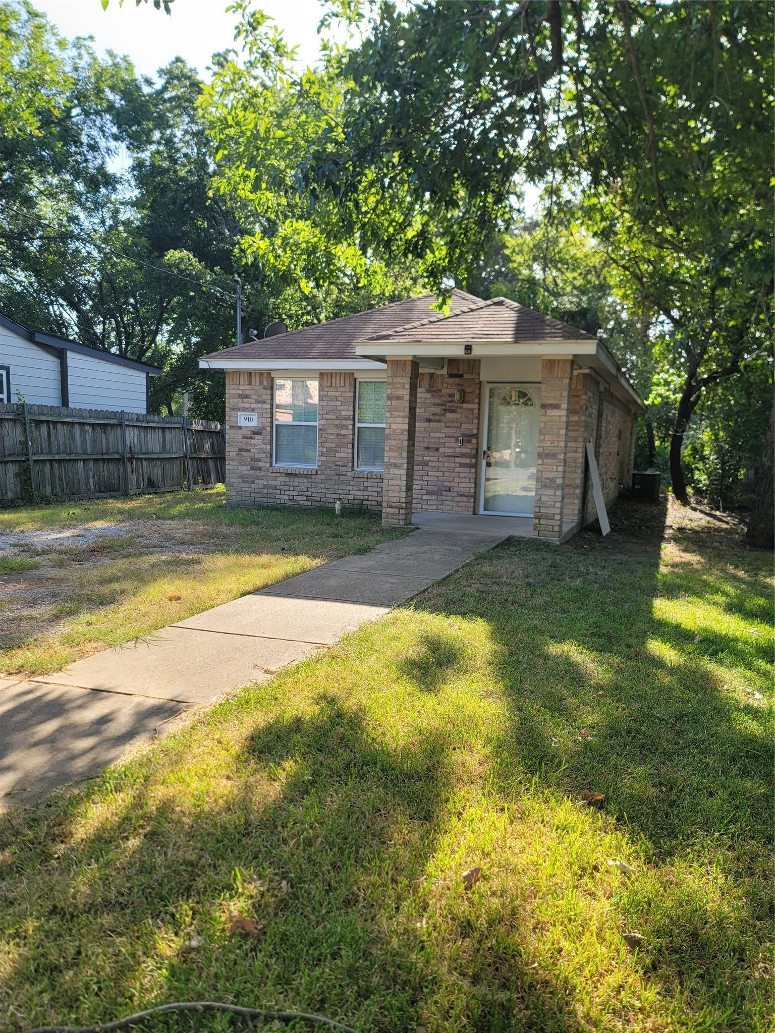 910 S Catherine Street – photo 1 of 34