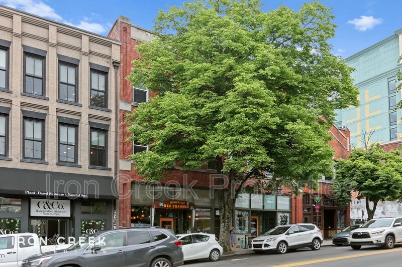 32 Broadway Street – photo 1 of 26