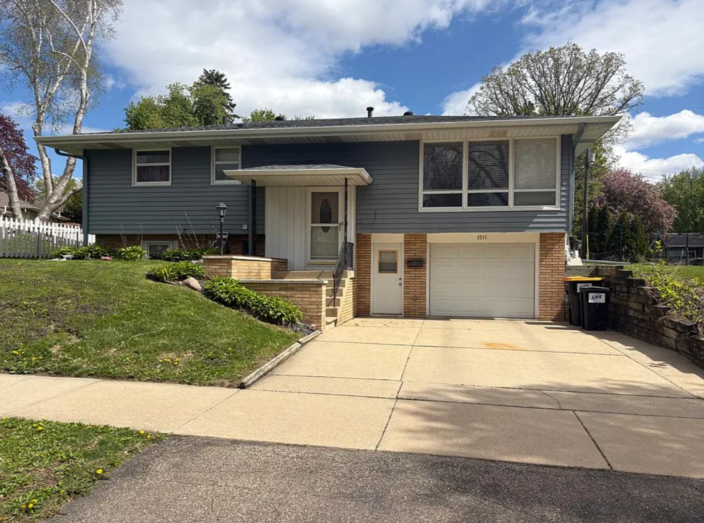 4 Bed 2 Bath – photo 1