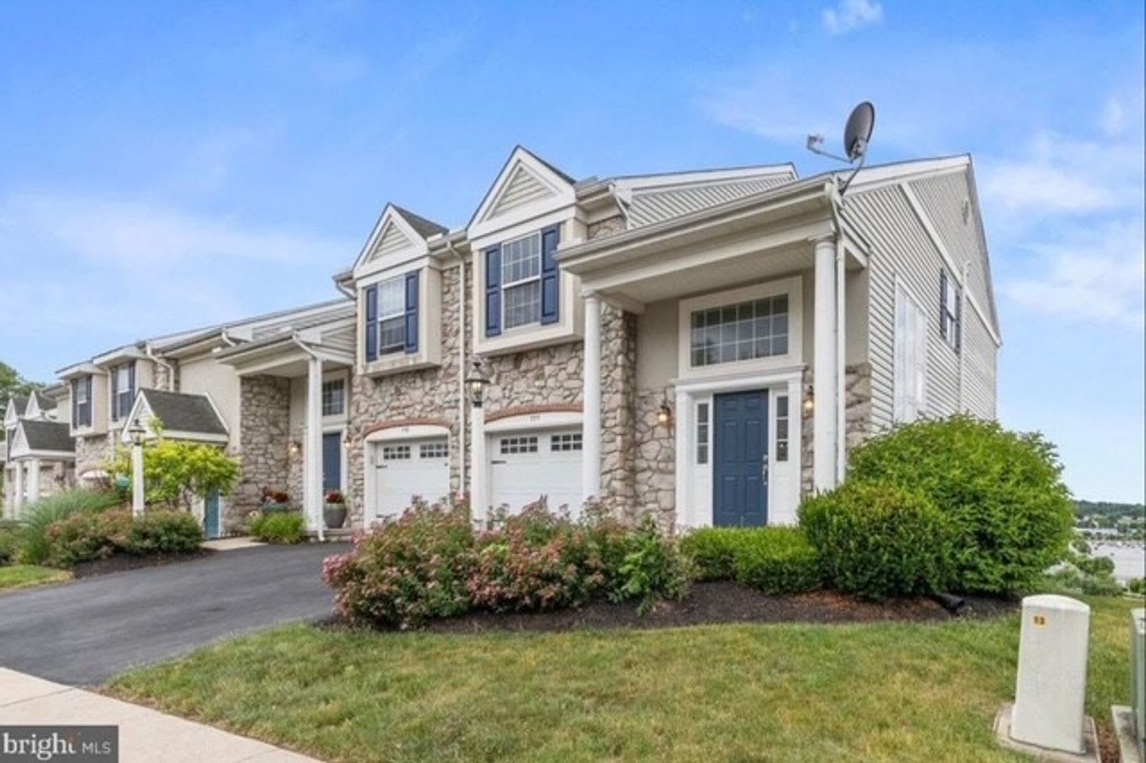 2 300 Spacious 3 Bedroom 2 5 Bath Townhome In Swatara Township – photo 1 of 28