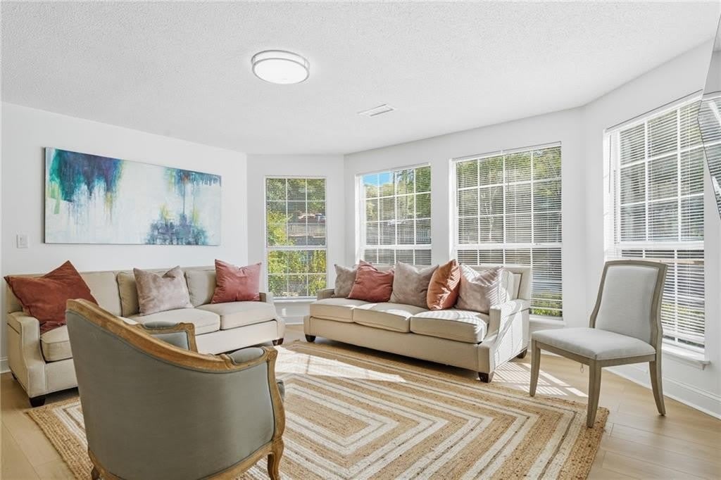 904 Wentworth Court – photo 1