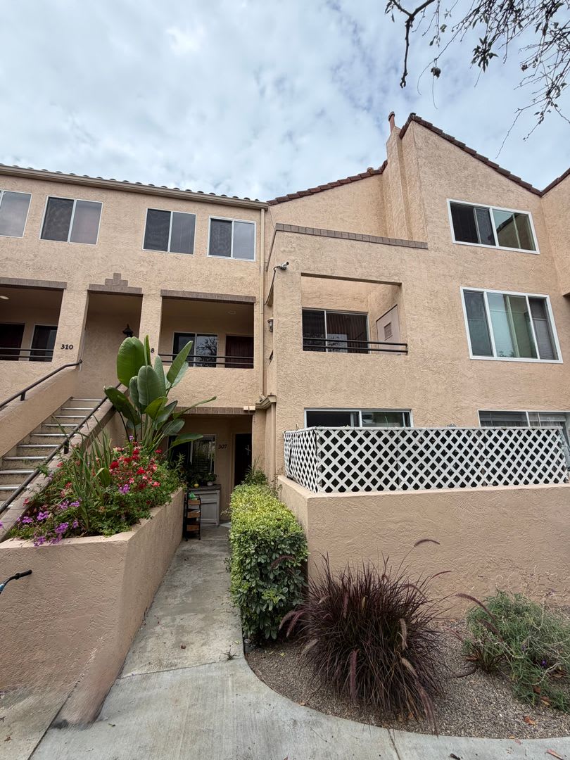Spacious 2 Bedroom, 2.5 Bath Two-Story Townhome UTC – photo 1