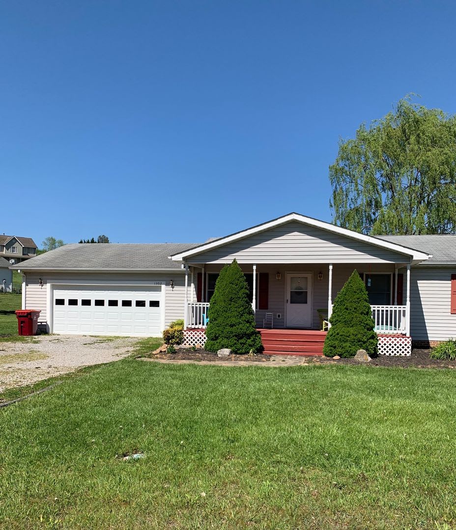 3 Bedroom 2 Bath House with 2 Car Garage – photo 1 of 17