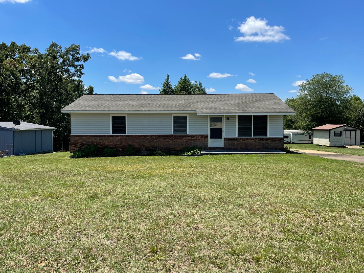3/1 House in Kingstown, NC (Shelby) – photo 1 of 21