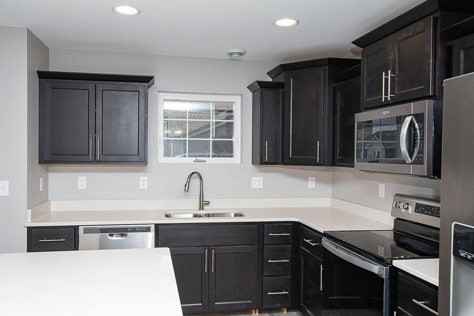 Luxury Living in a Private Community – photo 1