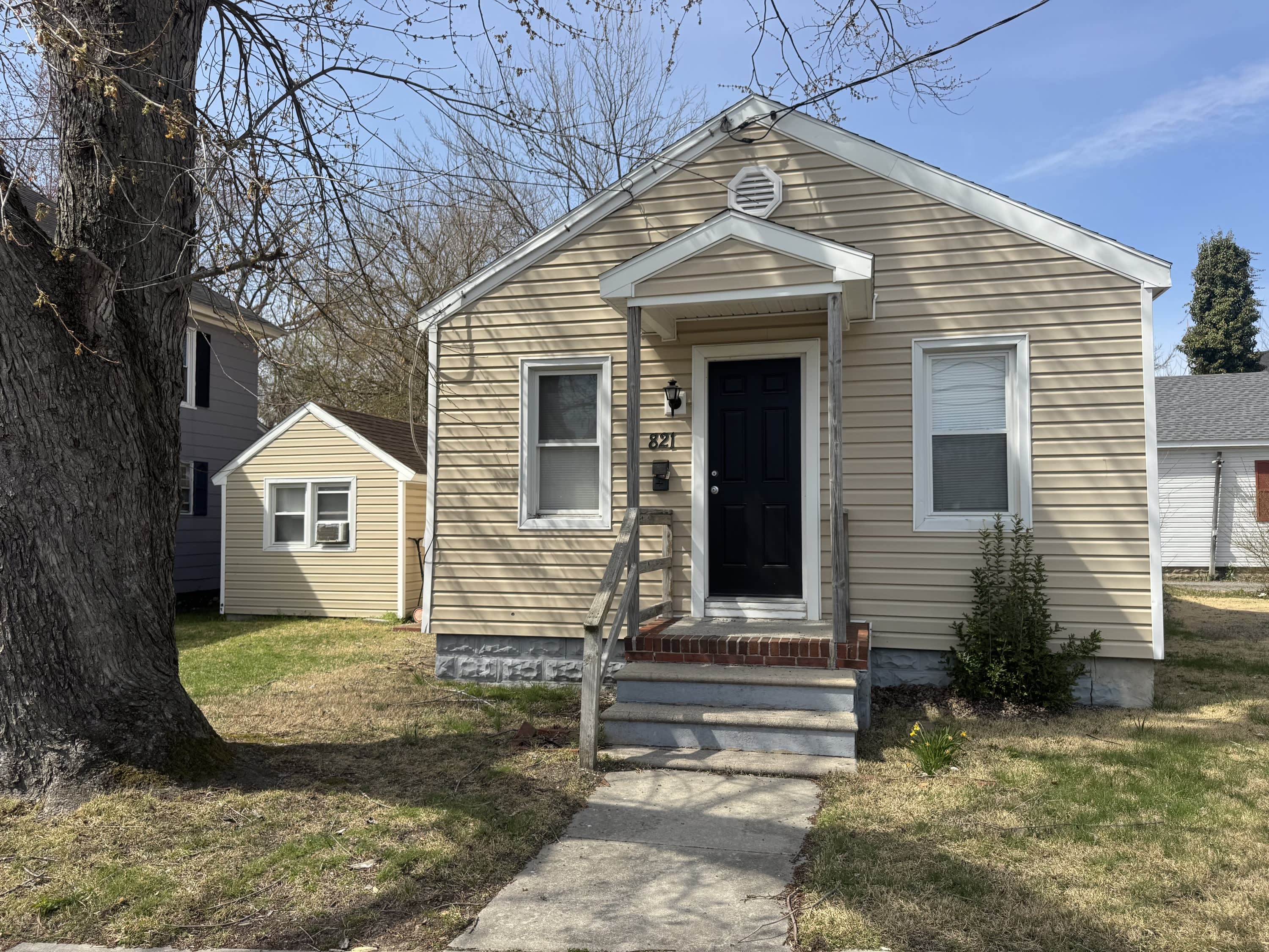 821 Johnson Street – photo 1 of 9