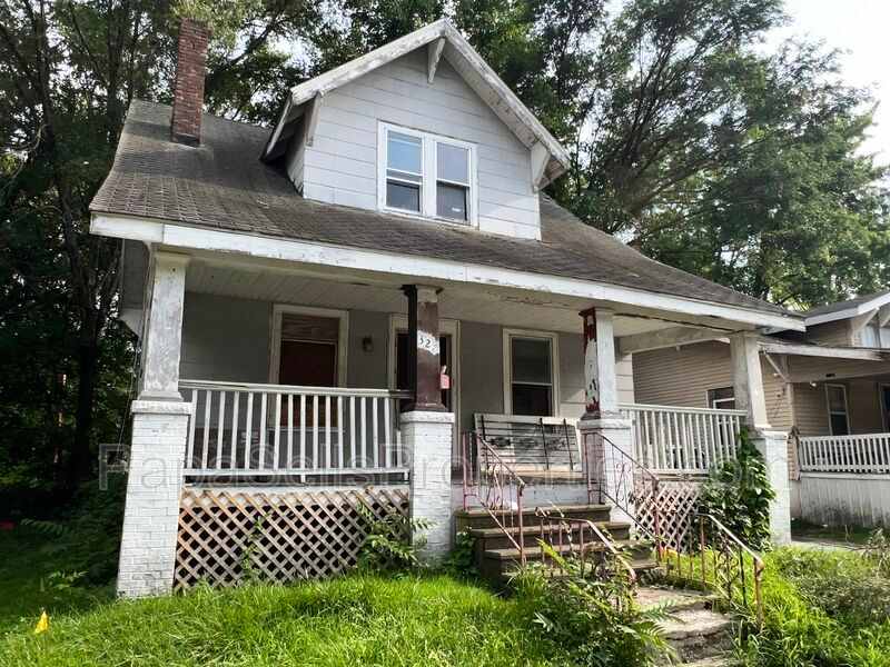 327 E Stuart Ave – photo 1 of 11