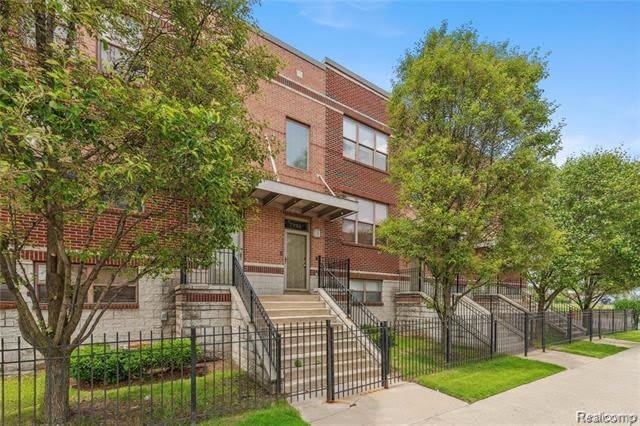 7621 Woodward Avenue – photo 1