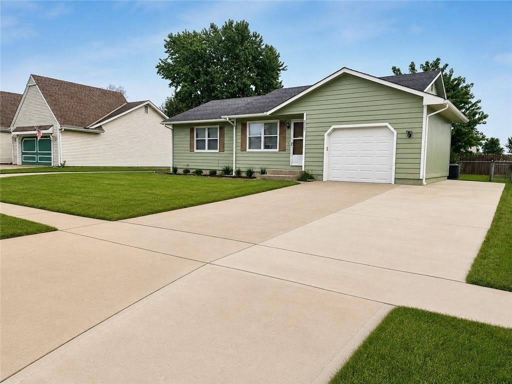 227 E Colleen Drive – photo 1 of 14