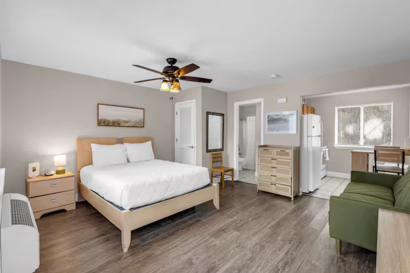 Oak Shores Studio 56 – photo 1 of 10