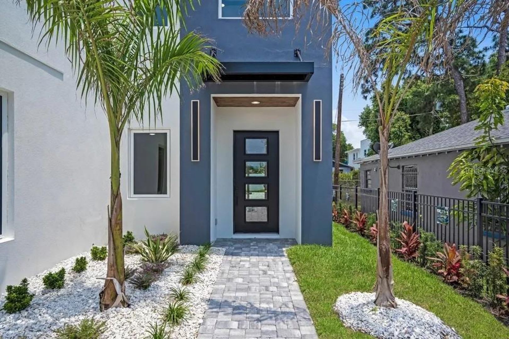 Bold Sarasota Bay Luxury Custom Home 5 Beds 4 Baths Private Pool – photo 1