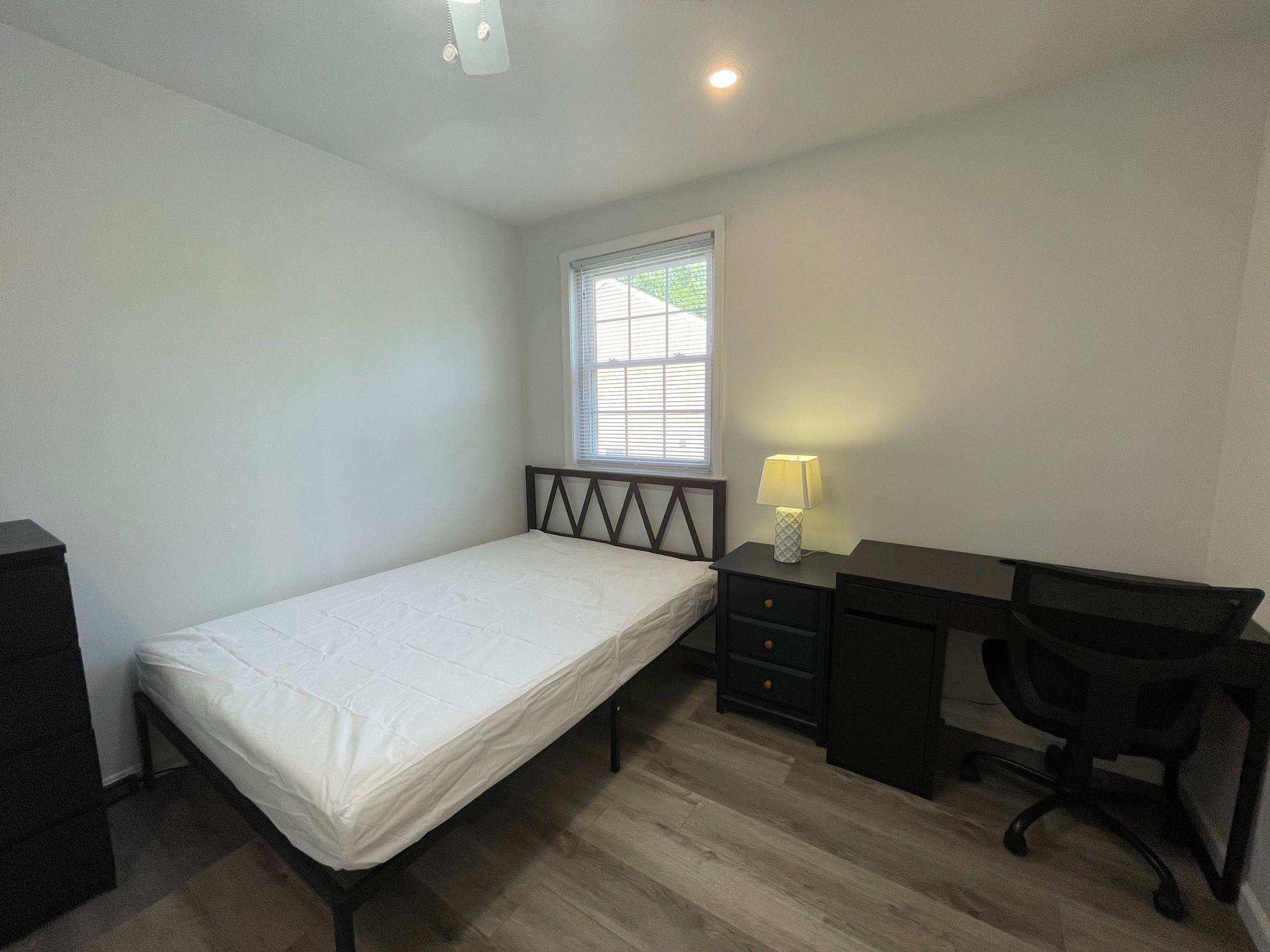 4199 University Dr – photo 1 of 12