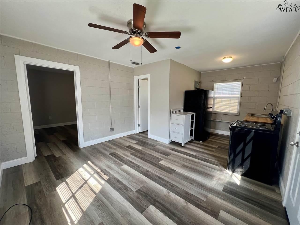 2405 BULLINGTON STREET – photo 1 of 9