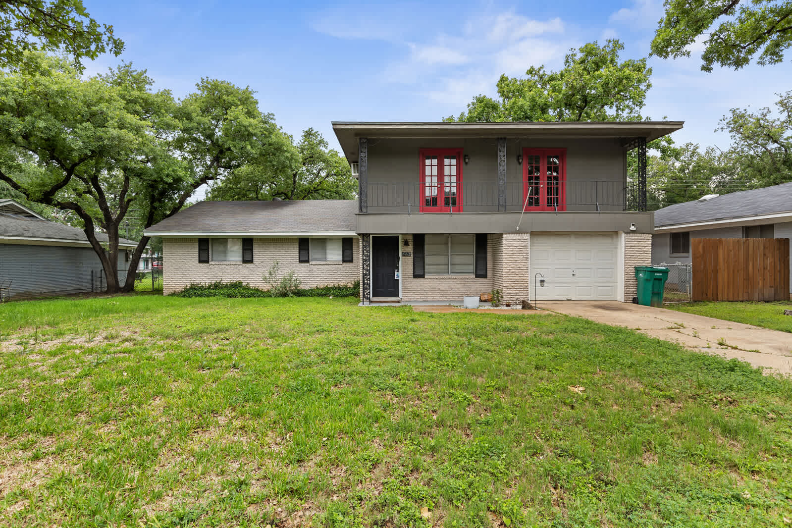 326 South Barbara Street – photo 1 of 20