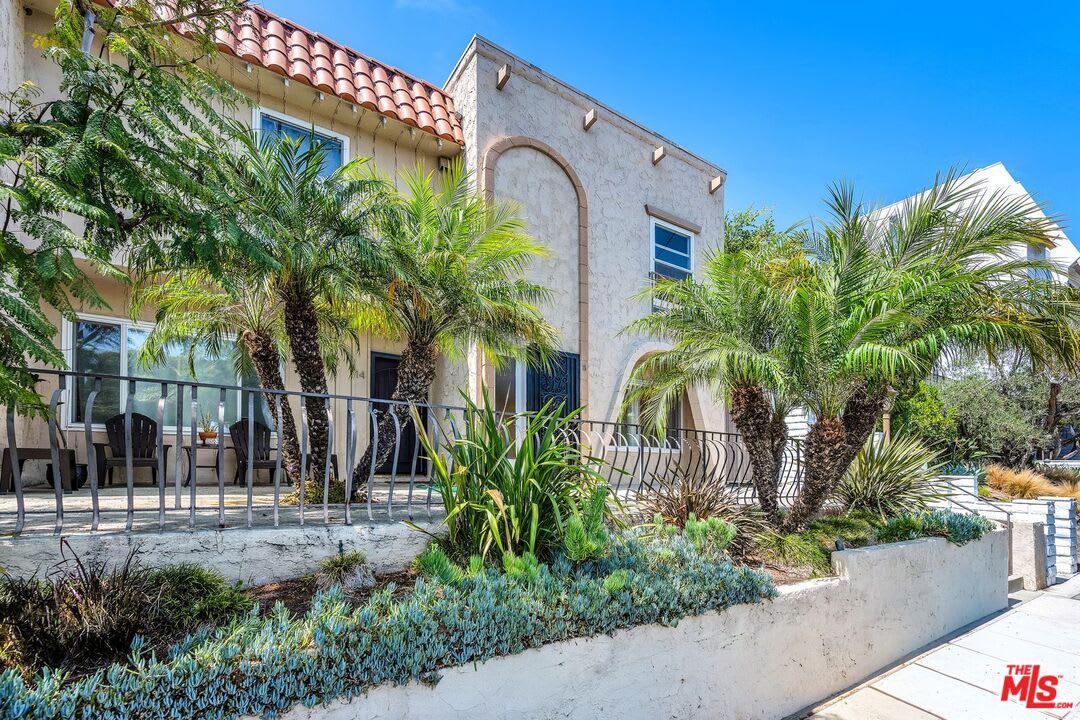 8025 Redlands Street – photo 1