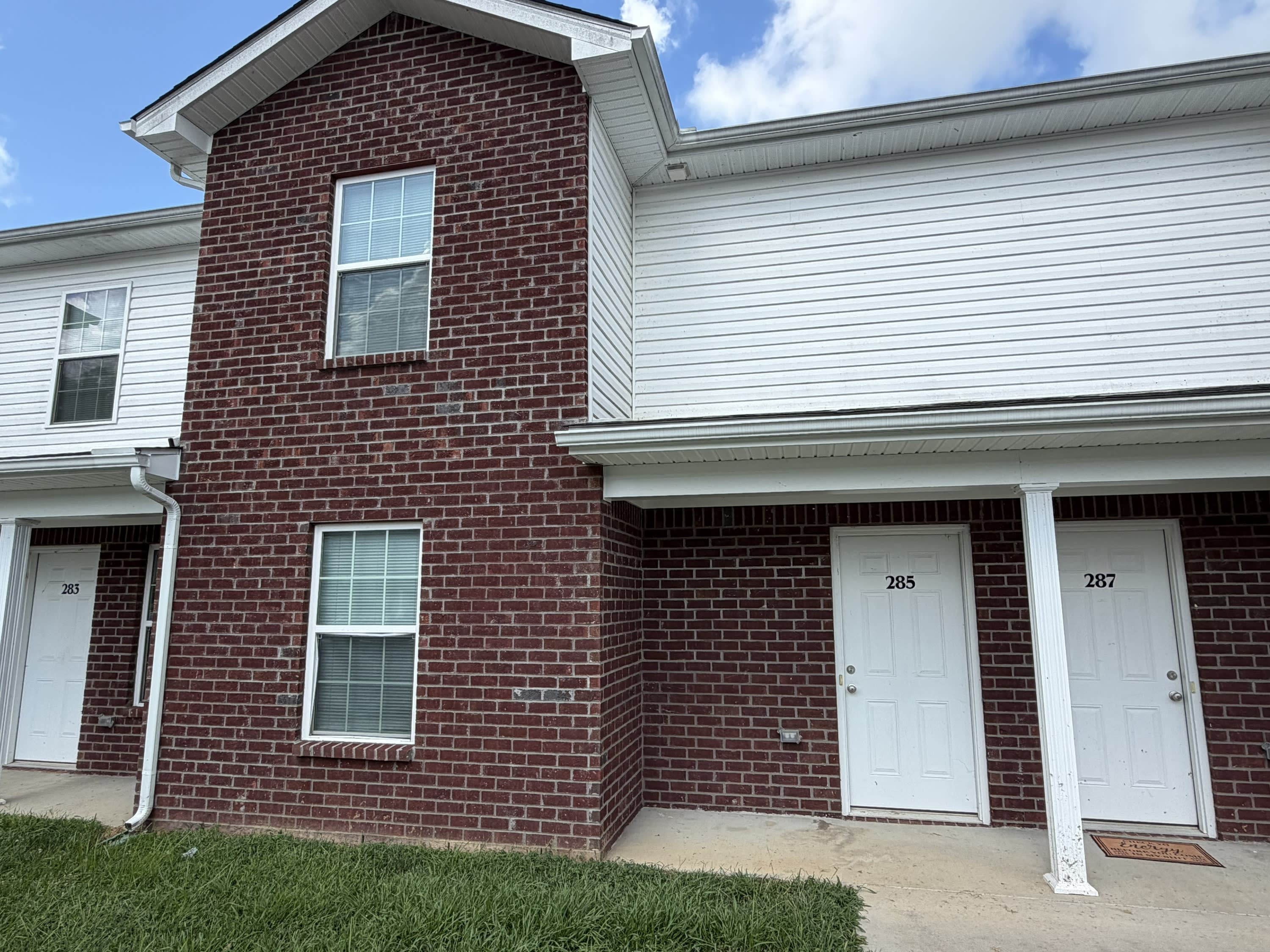 285 Pineview Drive – photo 1 of 10