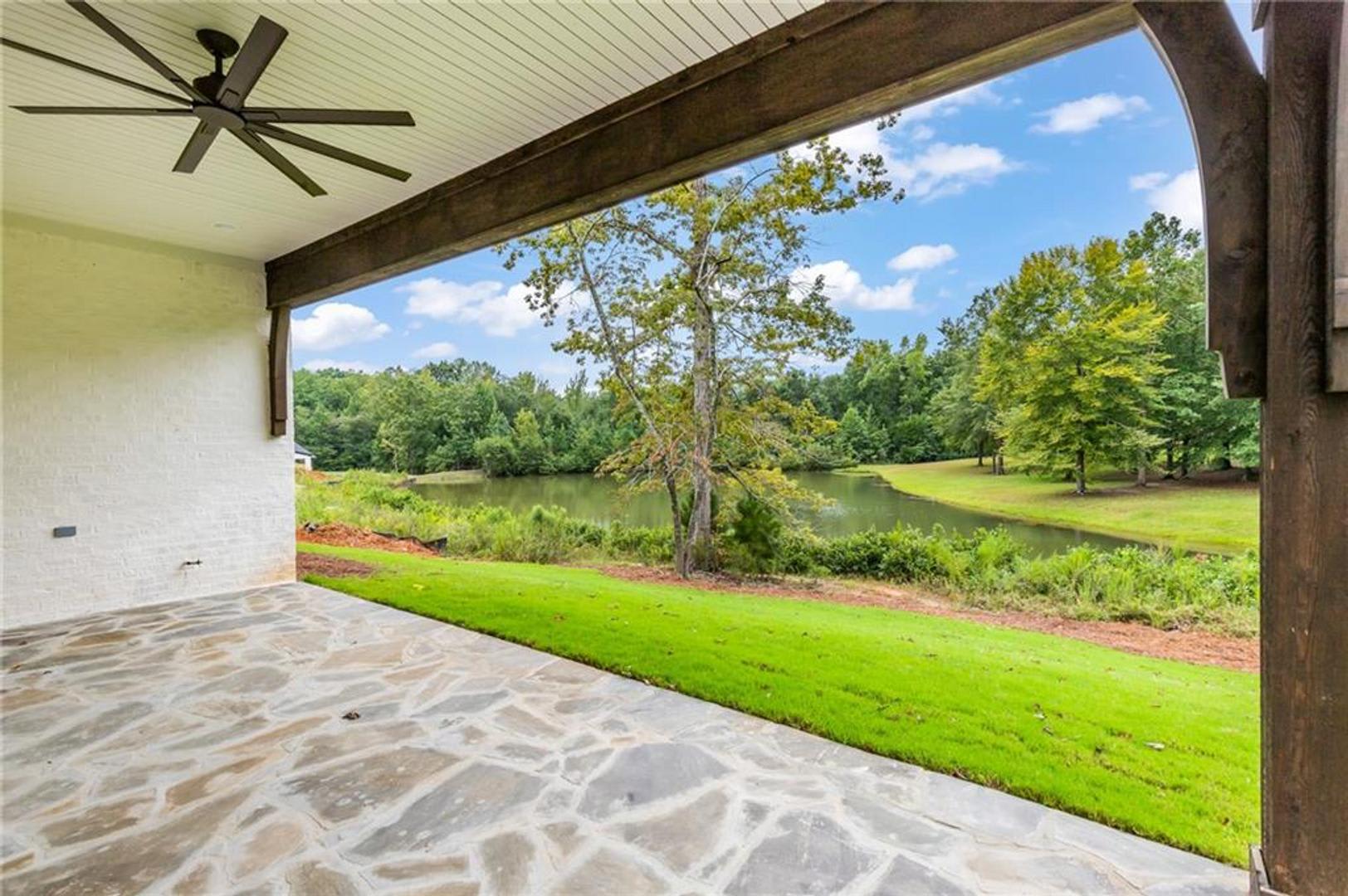 Beautiful home in Brentwood – photo 1