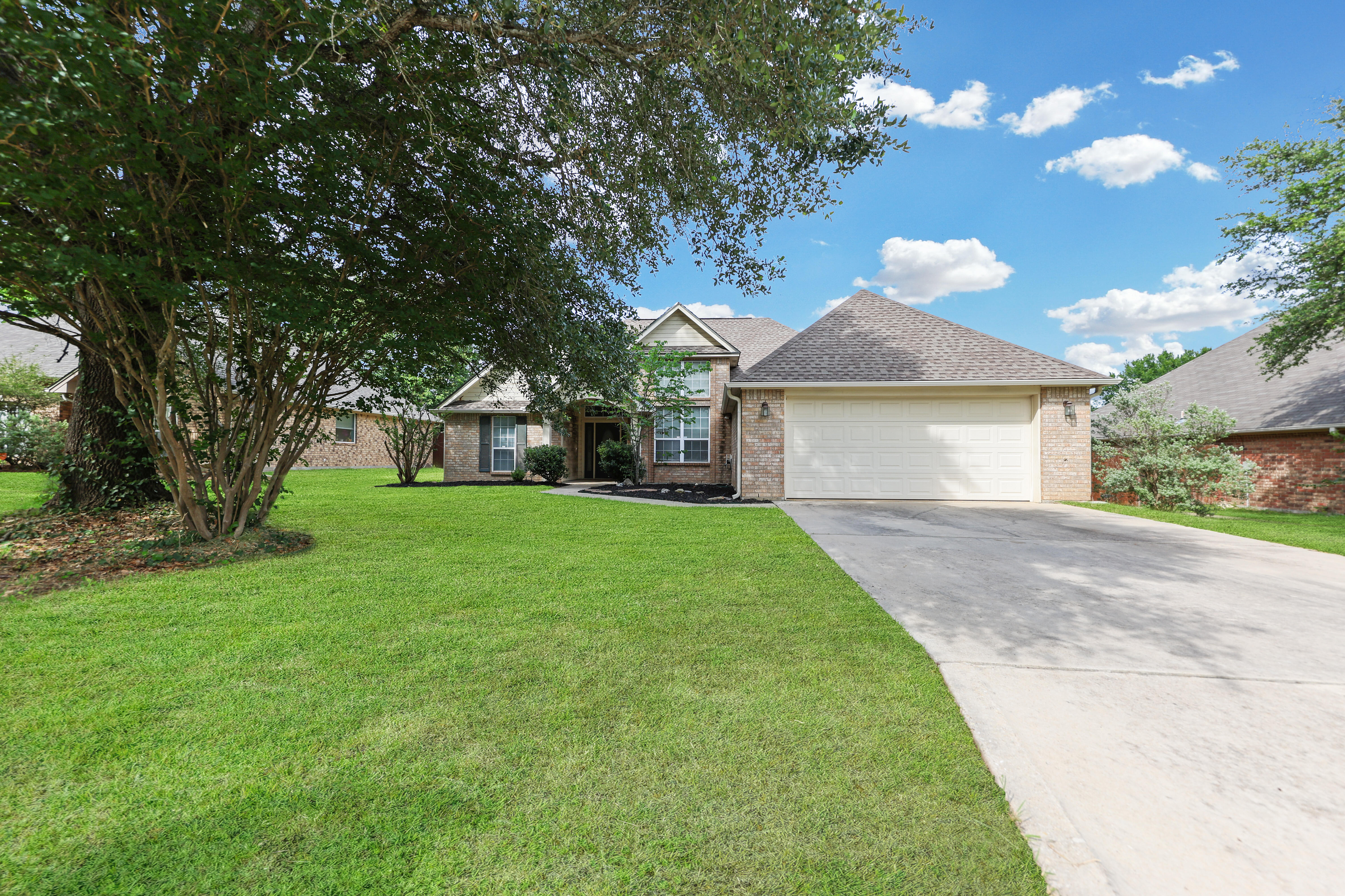 2412 Wilshire Dr – photo 1