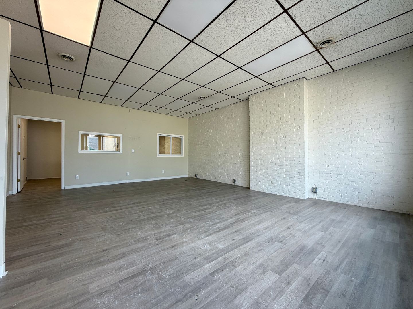 First Floor Commercial Space in Perfect Oakland Location Right on Boulevard of the Allies! CALL TODAY! – photo 1